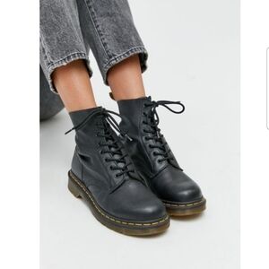 Dr. Martens Black 1460 Pascal Virginia Leather Boots - Women Size 10